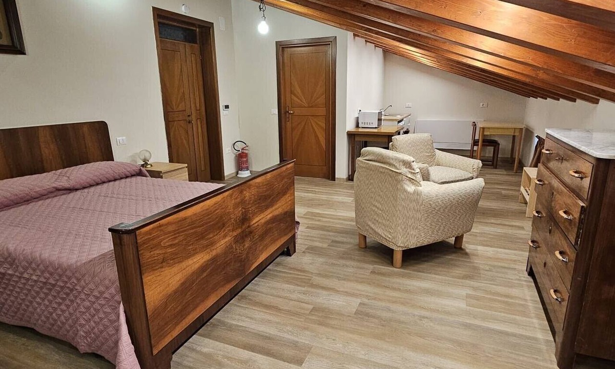 Brecciaio House | Apartment 'Casa Delia' with Shared Garden, Balcony and Wi-Fi