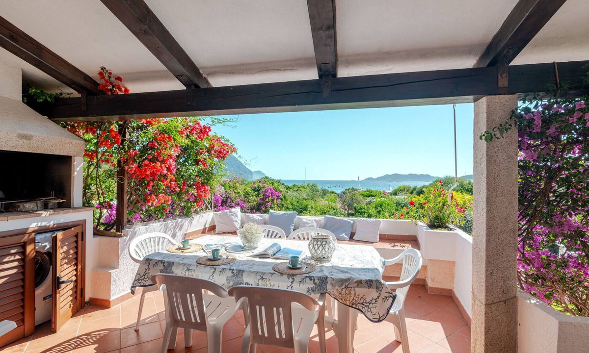 Porto Taverna Apartment | Apartment 'Trilocale Taverna 80m from Beach' with Sea View, Private Terrace & AC