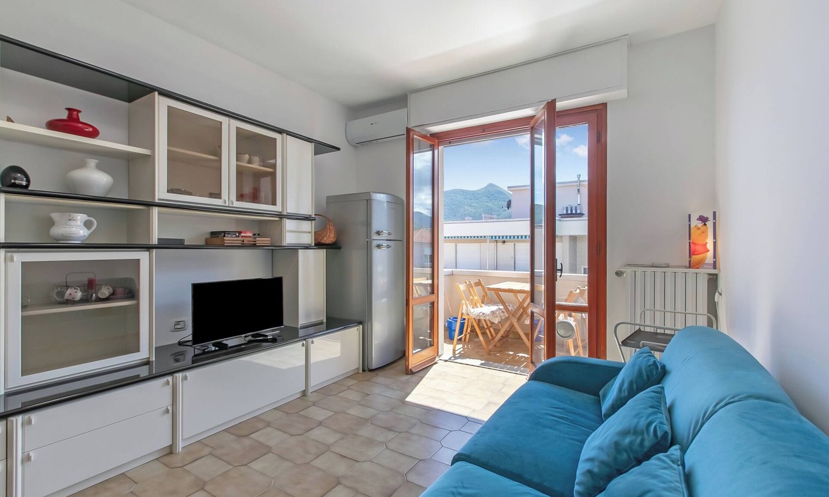 Loano Apartment | Appartamento Magenta - Apartment with Sunny Balcony, Loano, Italy