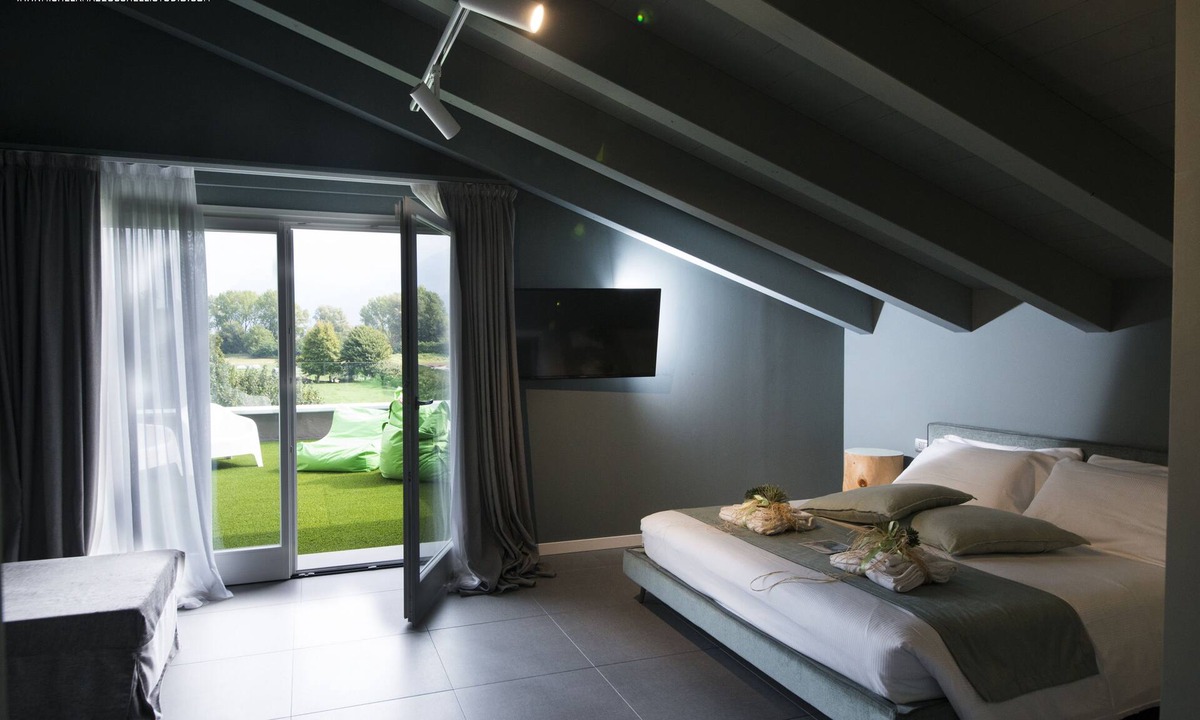 Costa Volpino Bed & Breakfast | Art B&B Design