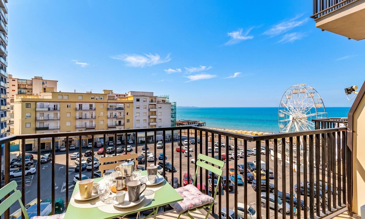 Follonica Apartment | Bedo House - Beachfront Sea View Apartment in Follonica, Follonica, Italy
