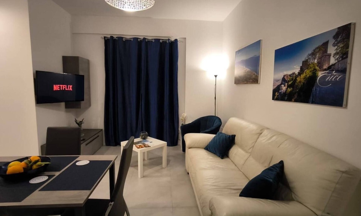 Trapani Apartment | Blu Eracleo moderno"