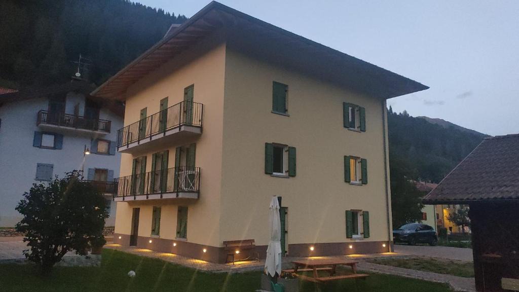Pellizzano Apartment | Casa Le Iscle