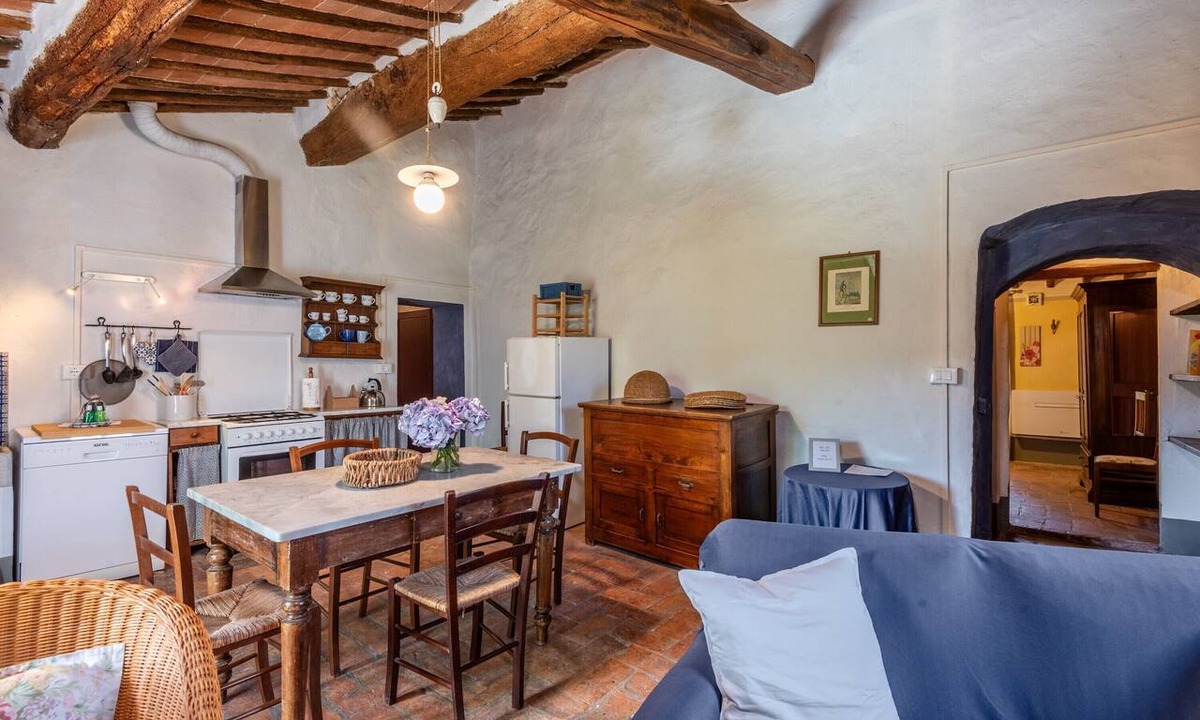 Monteriggioni Apartment | Casa Rufini among the Sienese Hills on the Bichi Borghesi Estate