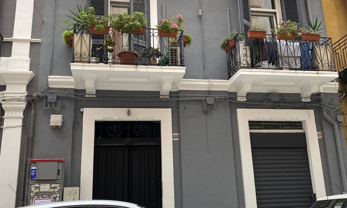 Bari City Centre Apartment | casaRó, cozy, comfortable,800mt from ferr/centr station,.a treat!