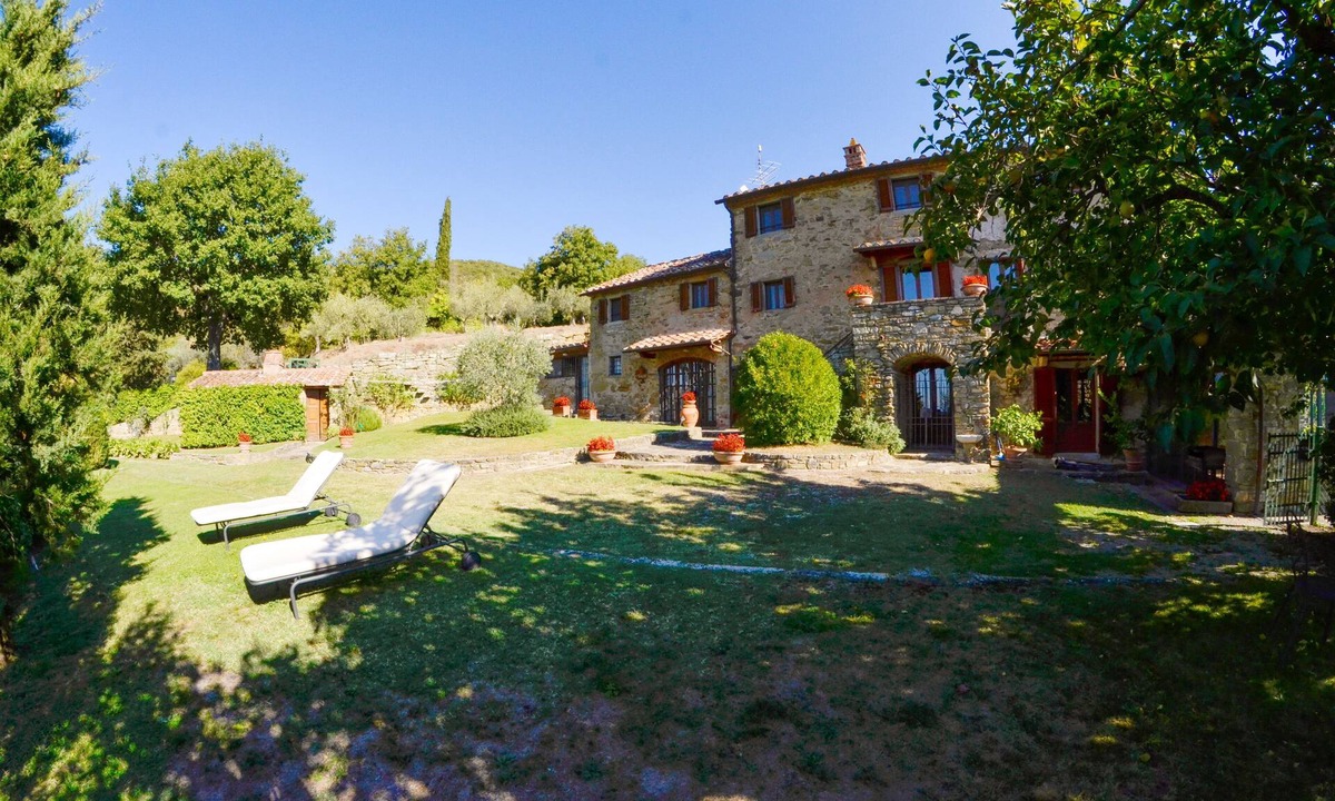 Cortona Villa | Charming farmhouse with private pool and extreme privacy.