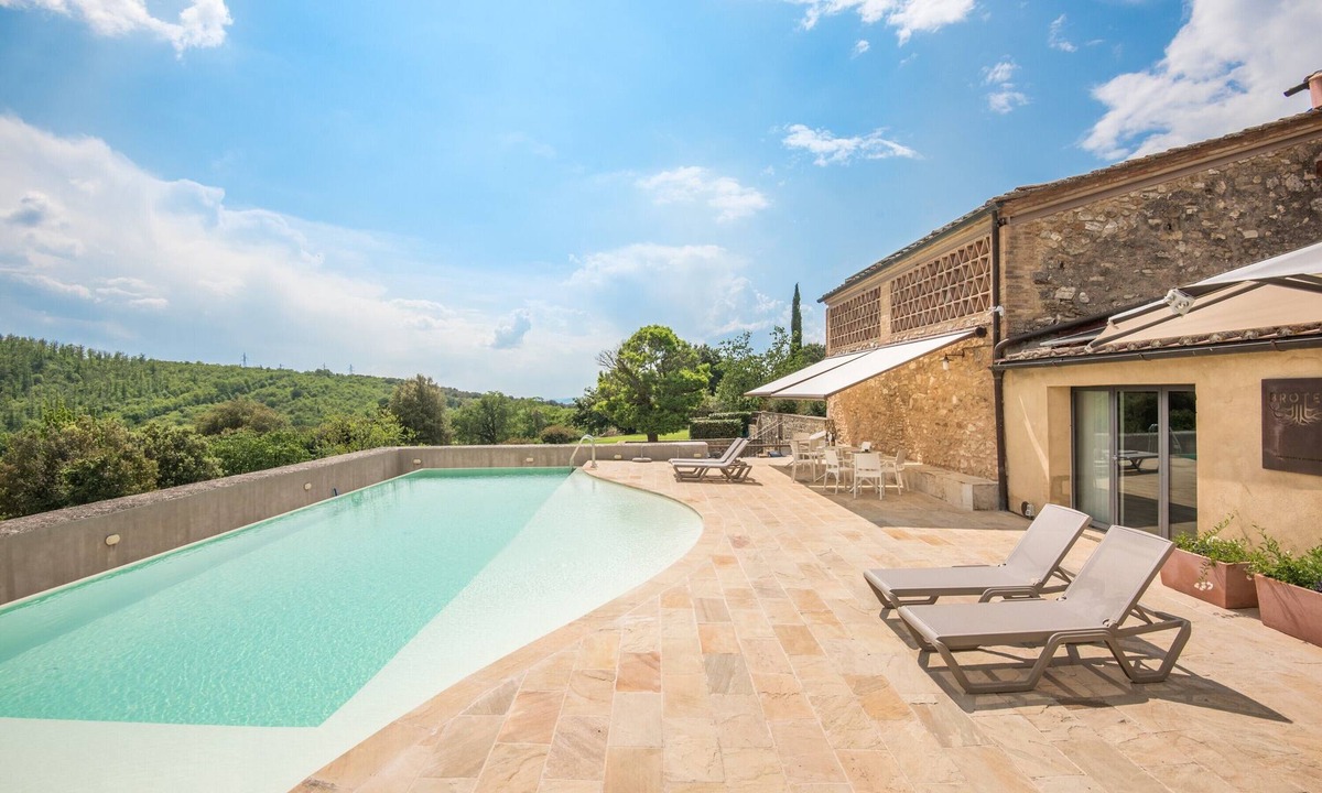 Simignano Apartment | Chic Apartment "Mandorlo en Brotes" Tuscany, Shared Pool & Jacuzzi, Air Conditioning