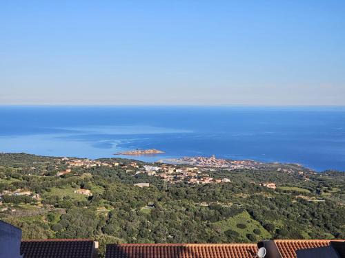 Trinita d'Agultu Apartment | Costa Silvia Villaggio Frisaia Vue imprenable sur la mer avec piscine