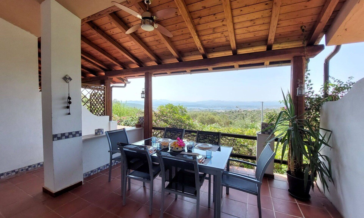 Osseddu Apartment | Cosy apartment for 4 guests with A/C, TV, terrace, pets allowed and panoramic view