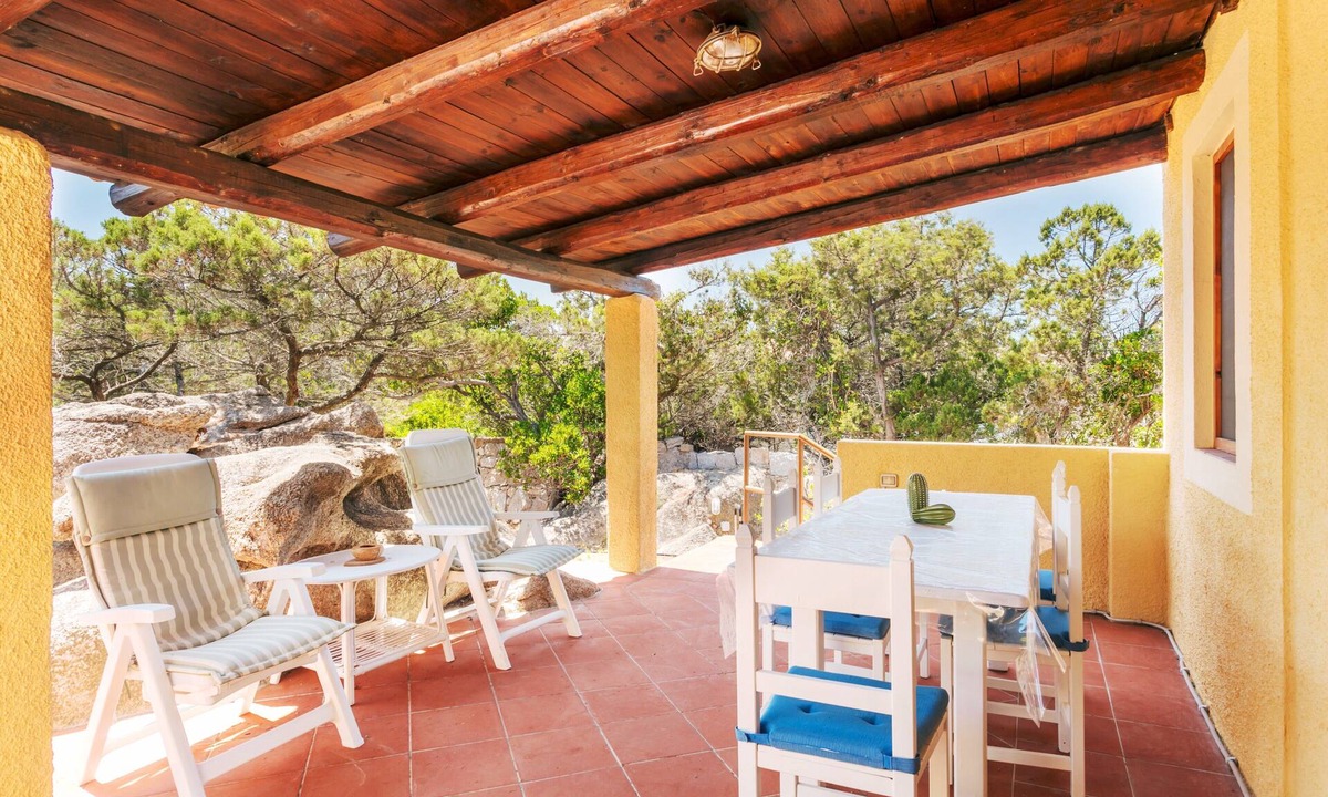 Baja Sardinia House | Cottage near the beach with garden and terrace