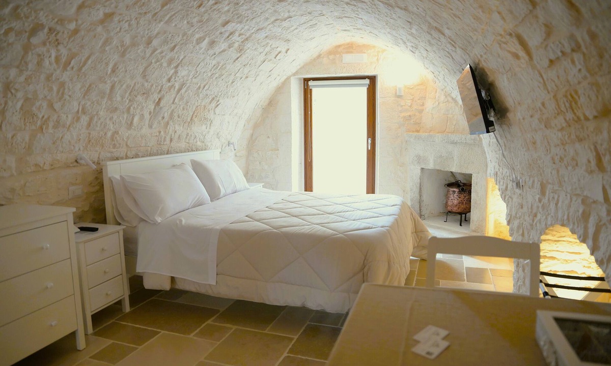 Centro Storico Bed & Breakfast | Cummersa - Campanile Inn; Comfortable room in historic building in Locorotondo