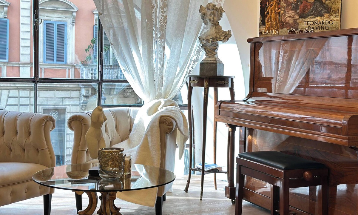 Repubblica Apartment | Elegant 3-bedroom apartment with a bathtub and a charming view of Rome