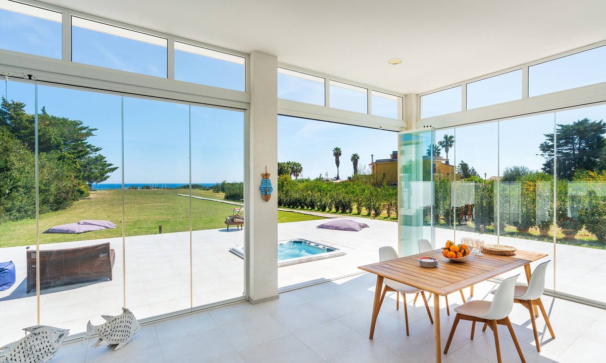 Gallina Villa | Exclusive beachfront villa with direct access to Avola beach - DiCasaInSicilia