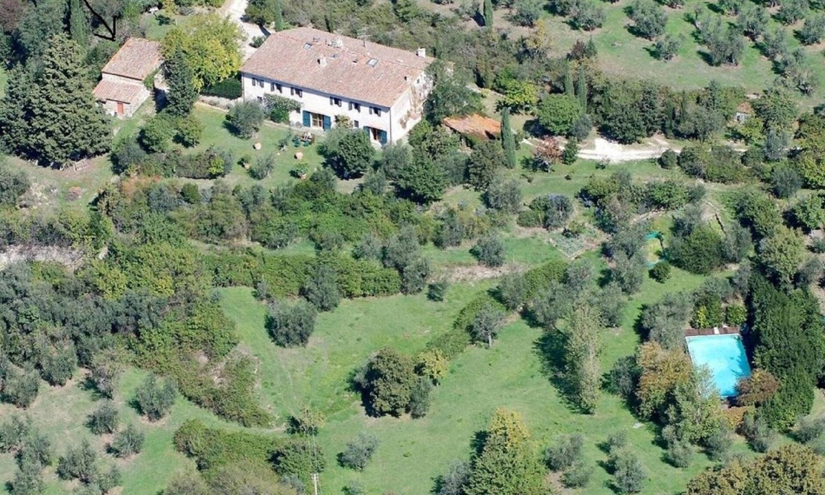 Caldine House | Florence Countryside Newly Restored Hayloft with Swimpool