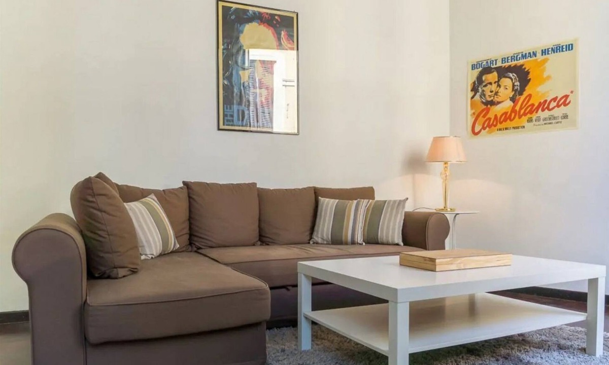 Rione IV Campo Marzio Apartment | GuestHost - Cozy 70m2 two-room apartment located on the third floor of a building with a lift (NOT suitable for disabled people). It comfortably accommodates 4 people with a double bedroom and a double sofa bed in the living room.The apartment is the ide