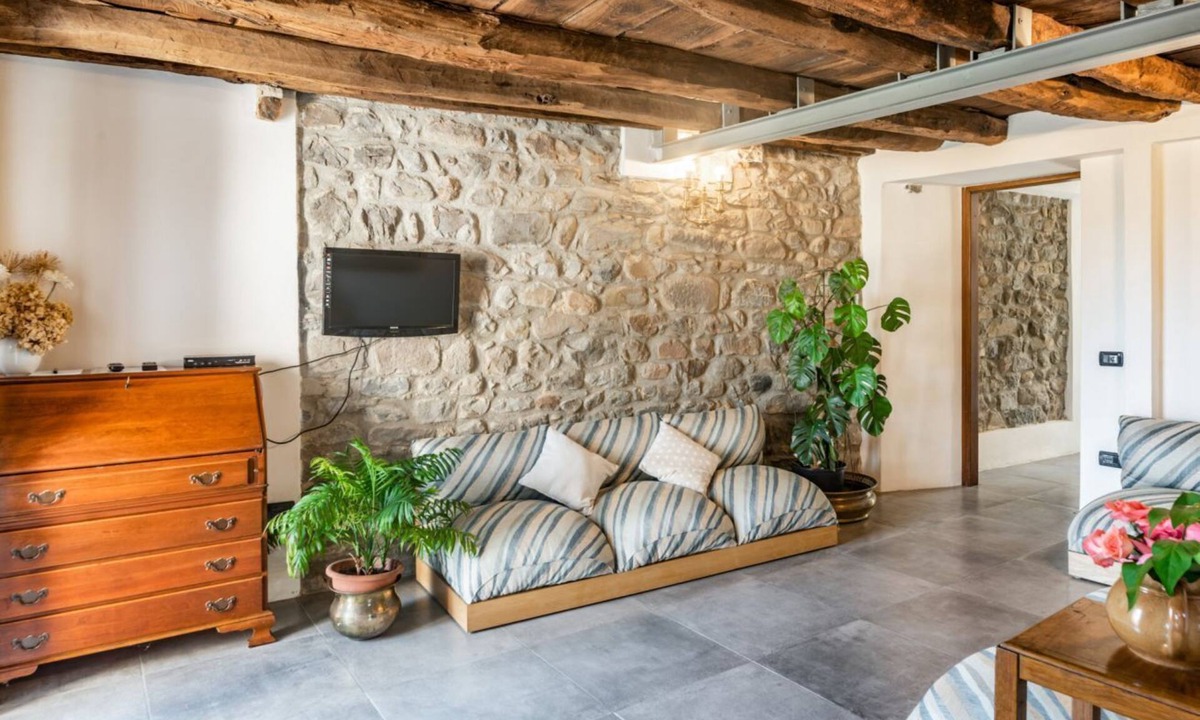 Borghetto di Vara Apartment | GuestHost - Medieval Getaway! Apuan Alps Authentic Apt x4