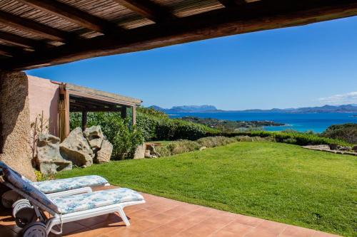 Cala di Volpe Apartment | GuestHost - Villa With Private Garden, Parking & Shared Pool!