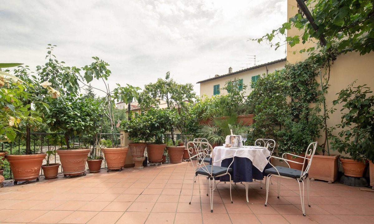 Sant' Ambrogio Apartment | Historic Centre of Florence – Spacious Apartment with Terrace & Wi-Fi
