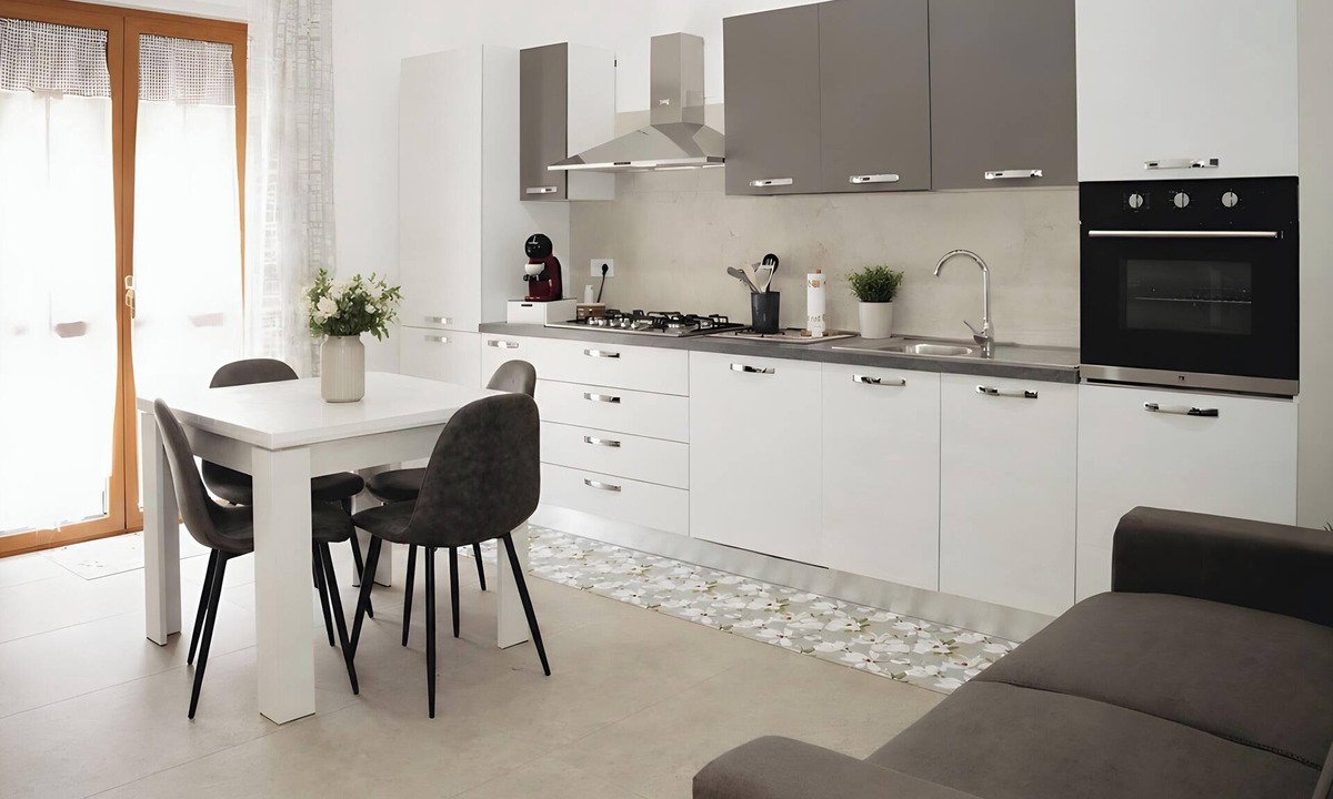 Crotone House | Holiday Home 'Alice' with Sea View and Wi-Fi