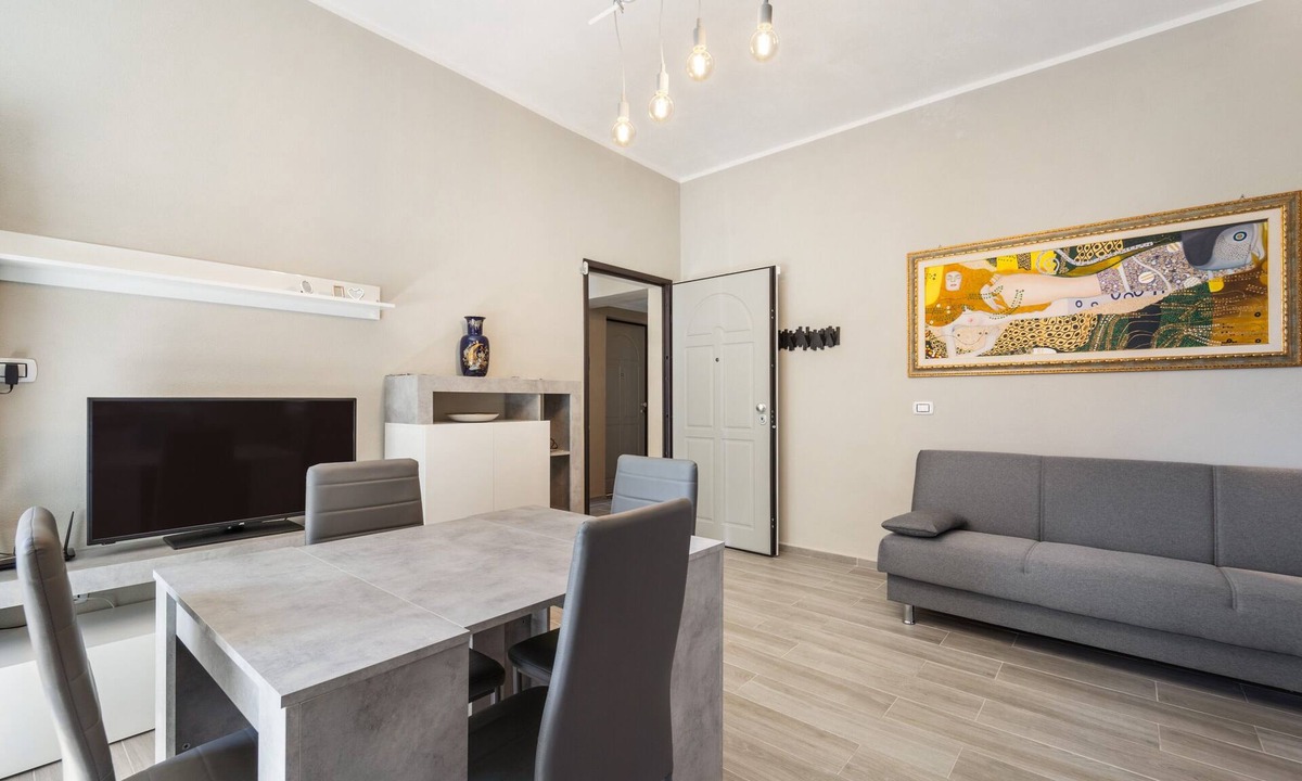 Carbonia House | Holiday Home 'Appartamento Elegante Carbonia' with Balcony, Wi-Fi and Air Conditioning