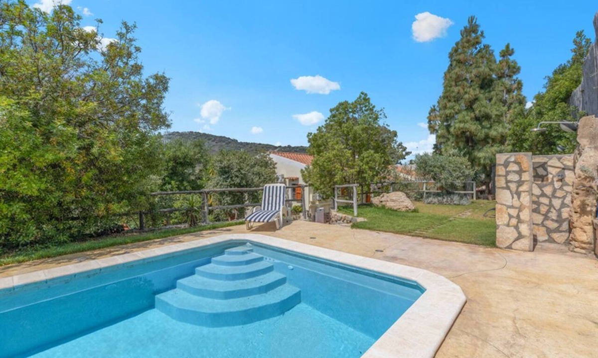 Torre delle Stelle Villa | Villa Luce, surrounded by greenery a short distance from the sea