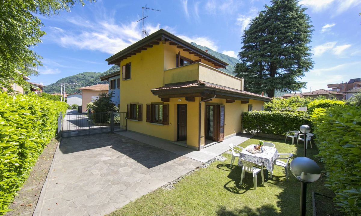 Laveno House | Le Betulle Private Garden & Parking in Laveno, Laveno Mombello, Italy