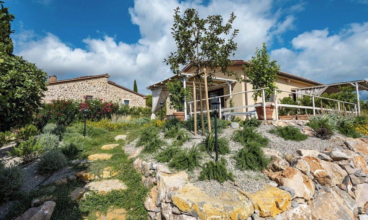 Roccastrada House | Lovely apartment in villa for 2 people with A/C, WIFI, private pool, TV, terrace and panoramic v.