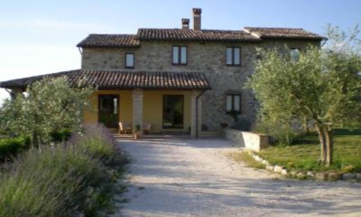 Loreto House | Mansion - TODIHouse with character Panoramic views over the Tiber valley and TODI