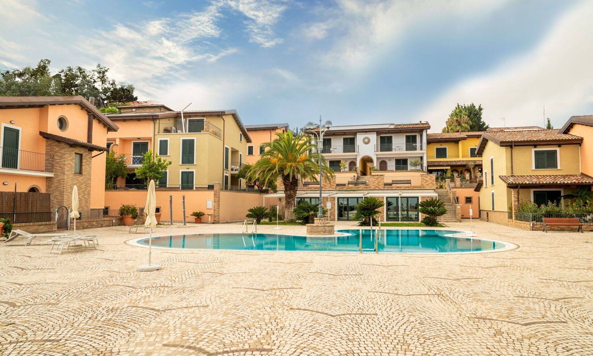 Tortoreto Lido Apartment | Nice apartment for 4 people with A/C, pool, WIFI, TV and pets allowed