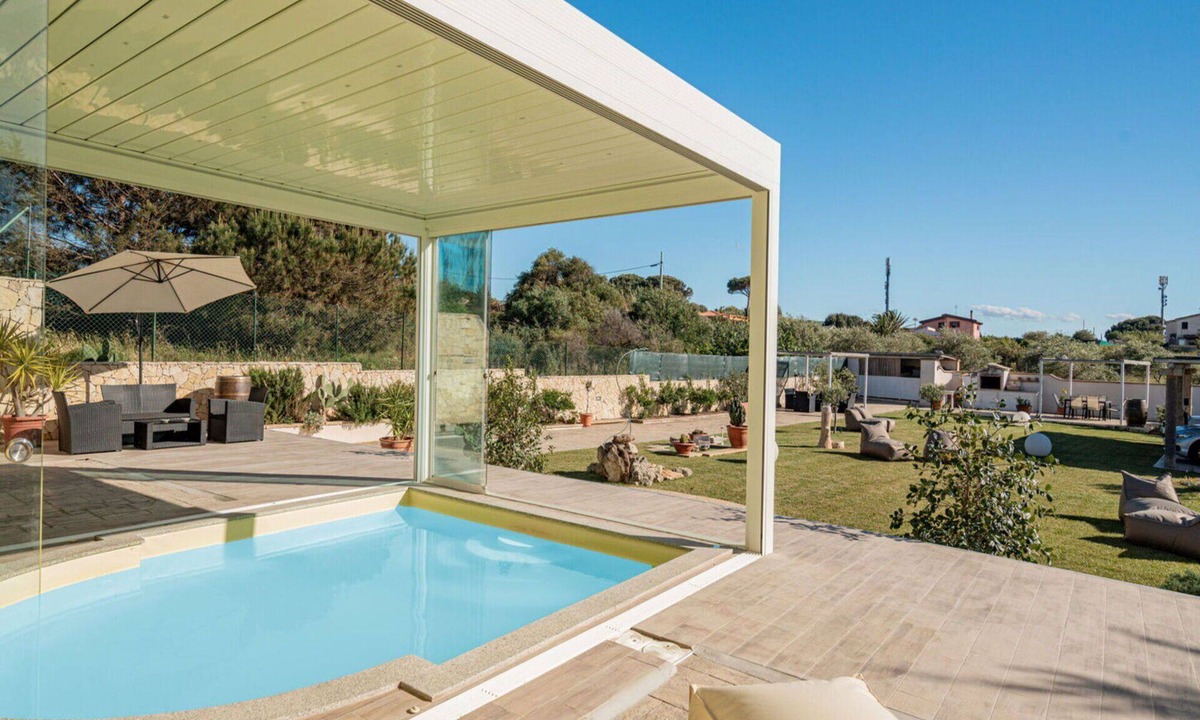 Eden Beach Villa | Nice apartment in villa for 3 guests with WIFI, pool, A/C, TV and patio