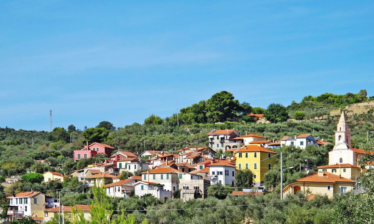 Diano Castello Apartment | Nice apartment for 4 people with WIFI, pool, TV, patio and pets allowed