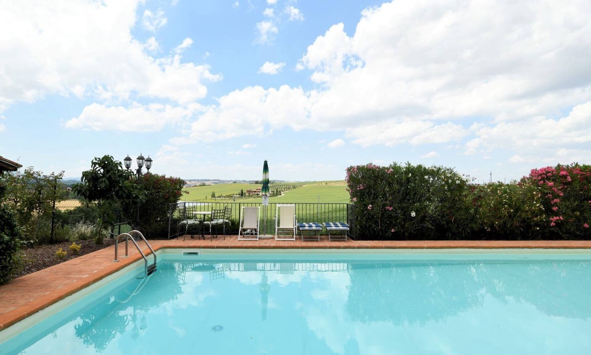Paciano House | Private Villa with hot tub, WIFI, private pool, A/C, TV, terrace, pets allowed, panoramic view