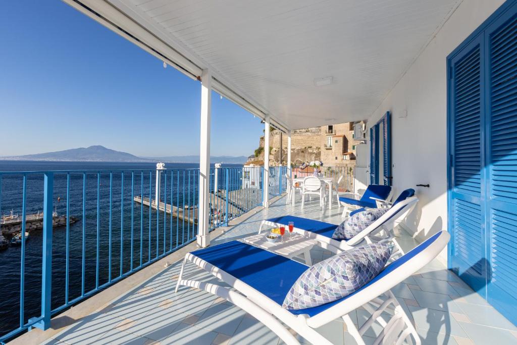 Sorrento Historic Centre Apartment | Profumo di mare - Sea Front Terrace Apartment Marina Grande, Sorrento