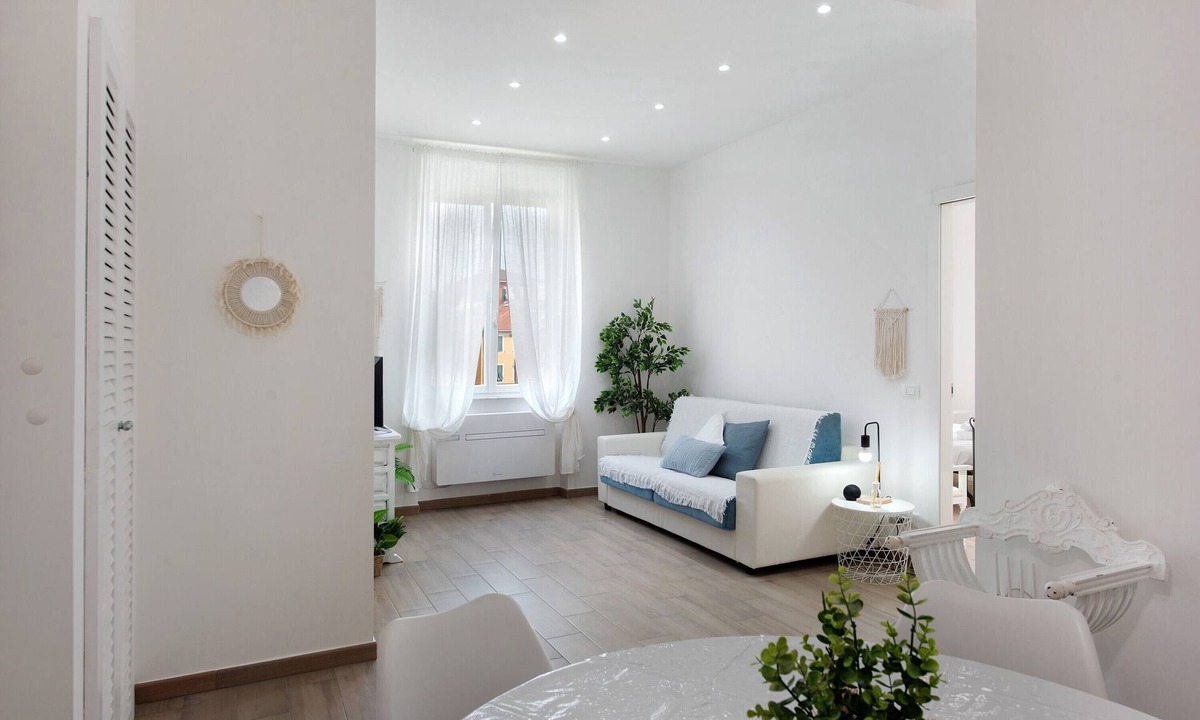 Varazze Apartment | Rosa Corallo Deluxe – Historic Center Apartment with Wi-Fi and Air Conditioning