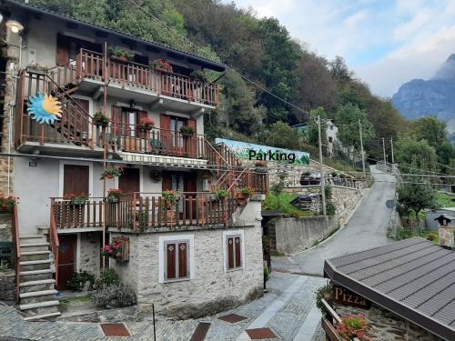 Ingria Apartment | Sotto il Cielo, Balcone panoramico sul borgo di Ingria