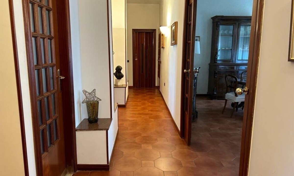 Arenella Apartment | Spacious, centrally located home, very close to the subway