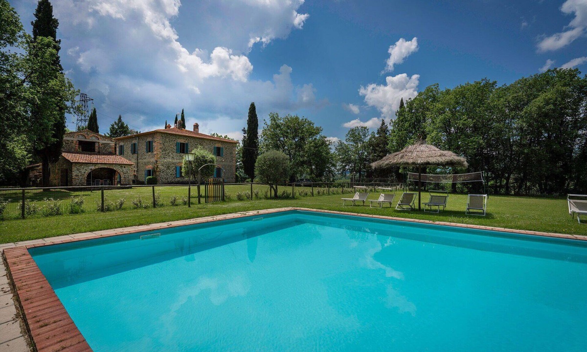 Bucine Villa | Stunning private villa with WIFI, A/C, private pool, patio, pets allowed and panoramic view