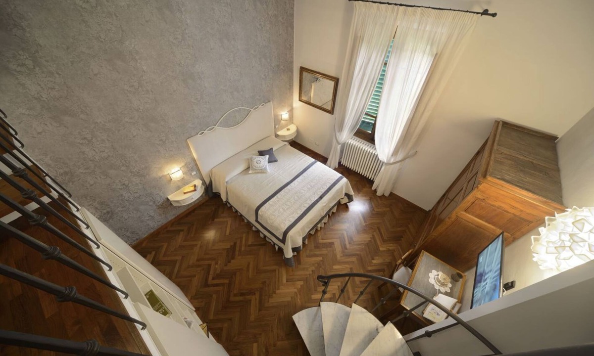 Terranuova Bracciolini Bed & Breakfast | Superior Settimo Cielo with A/C and Private Bathroom in Villa le Facezie B&B
