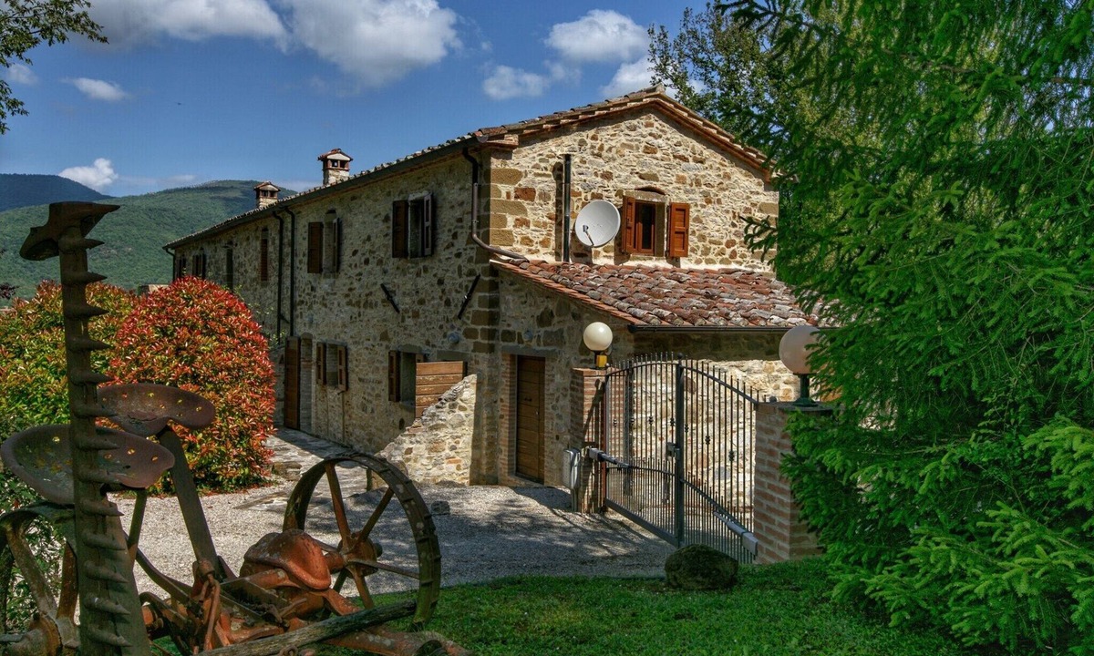 Lisciano Niccone House | Two characteristic houses on an estate in Umbria