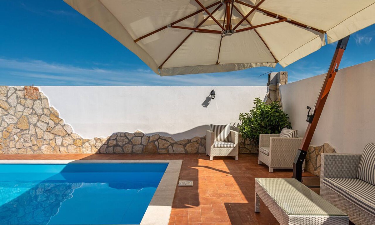 Quartu Sant'Elena Apartment | Villa "Gle Apt 1“ with Pool, Wi-Fi, A/C, Terrace & Garden