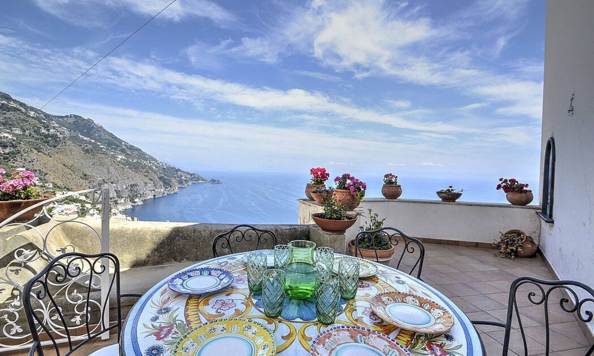 Praiano House | Villa Ridente: A charming two-story independent house which faces the sun and the sea, with Free WI-FI.