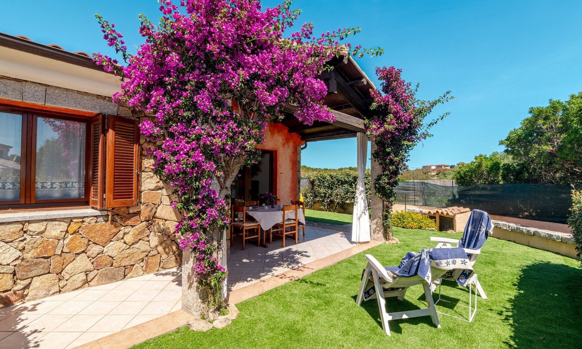 Monte Petrosu Apartment | Villetta Girasole: apartment with private terrace, garden and air conditioning