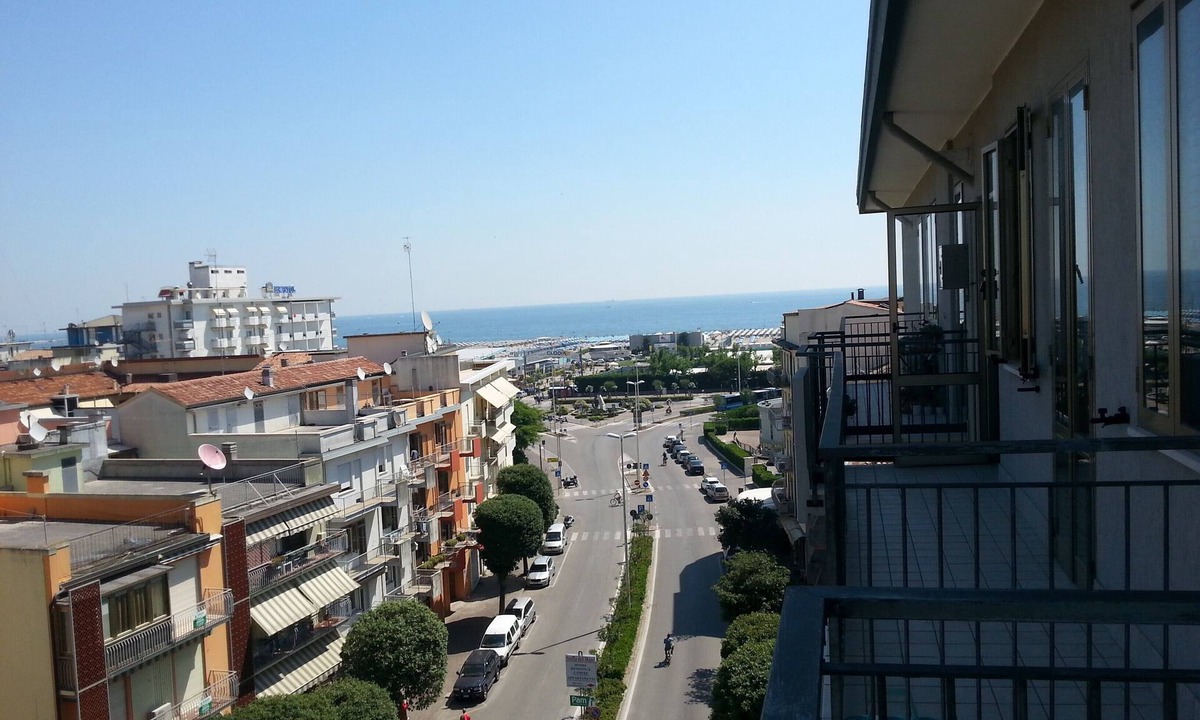 Sottomarina Apartment | ‘Vistamare’ Apartment with Sea View and Balcony