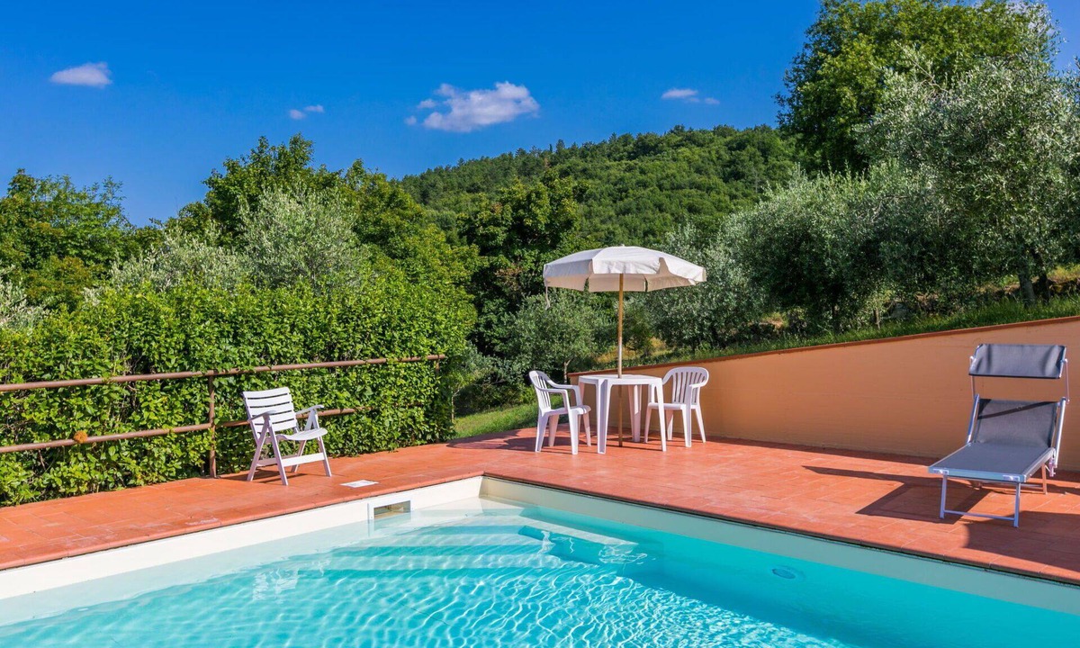 Castellina in Chianti Villa | Wonderful private villa for 14 people with WIFI, A/C, private pool, TV, patio and panoramic view
