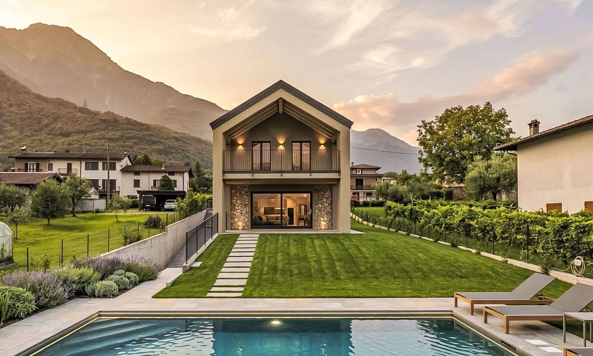 Colico Piano Villa | Wonderful private villa with WIFI, private pool, A/C, TV, terrace, pets allowed and panoramic view