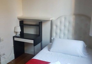 2150 ft² Shared room