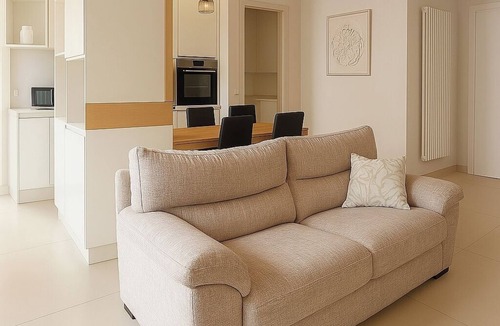 Arenella Apartment | 3-Bedroom Apartment 2 Bathrooms 10 meters Vomero
