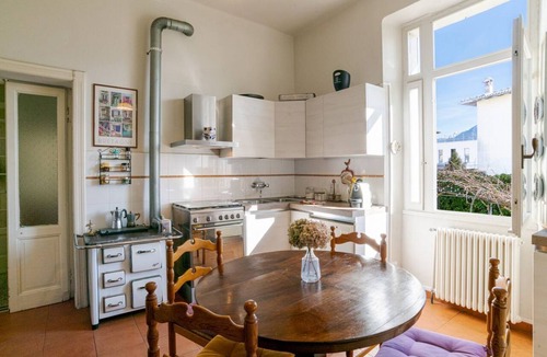 Consiglio di Rumo Apartment | A charming, detached, 200-square-meter period house on three levels, accommodating up to 10 people.The property is located in Gravedona e Uniti, a charming village on the northwest shore of Lake Como, known for its historic center and picturesque lakefro
