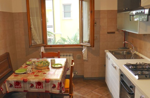 Grado Apartment | Air-conditioned spacious apartment with covered car parking 100m from the beach