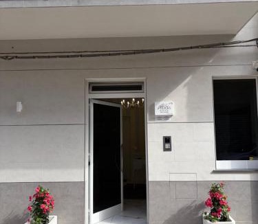 Fondachello House | Alba s Home Appartamento Picasso Vicino a Milazzo e alle Isole Eolie Wi-Fi e Parcheggio in strada, vicino al mare